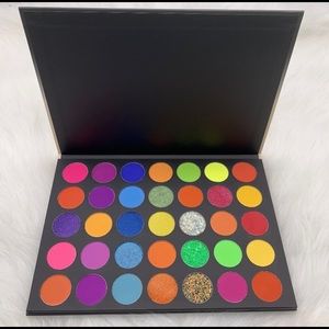 Eyeshadow palette